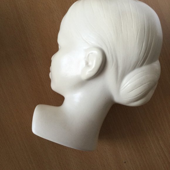 Two vintage Valerie bust sculptures woman & man head signed excellent condition - Picture 9 of 10